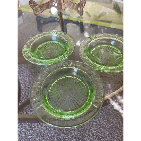 3Hazel Atlas Checkerboard Uranium Glass Ashtray small salesman - Picture 3 of 16